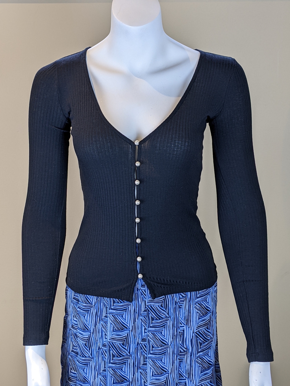 Wilfred Black Ribbed V-Neck Pearl-Button Cardigan